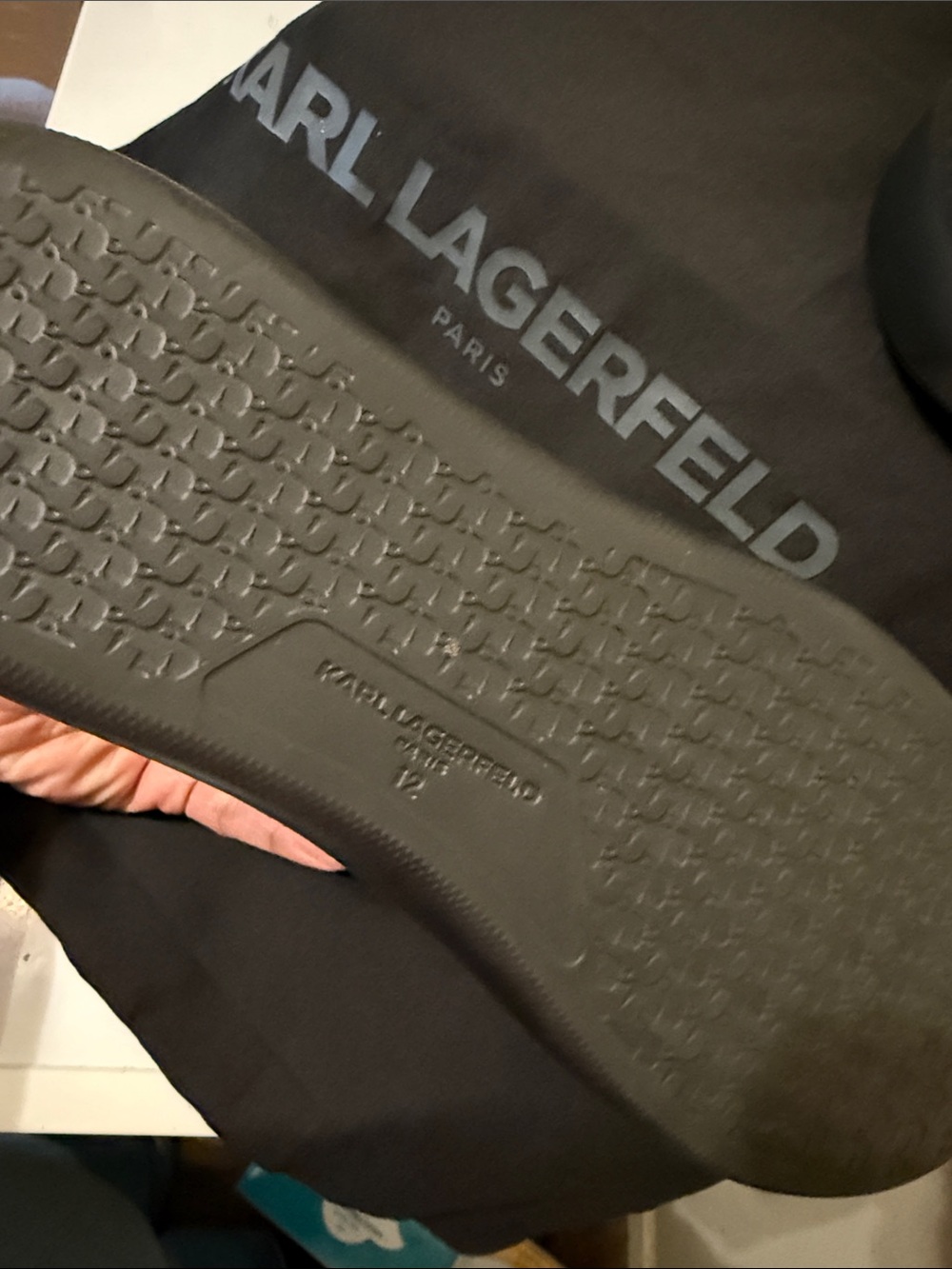 New Karl Lagerfeld Men’s Black Velvet Low-Top Sneakers - Picture 6 of 6